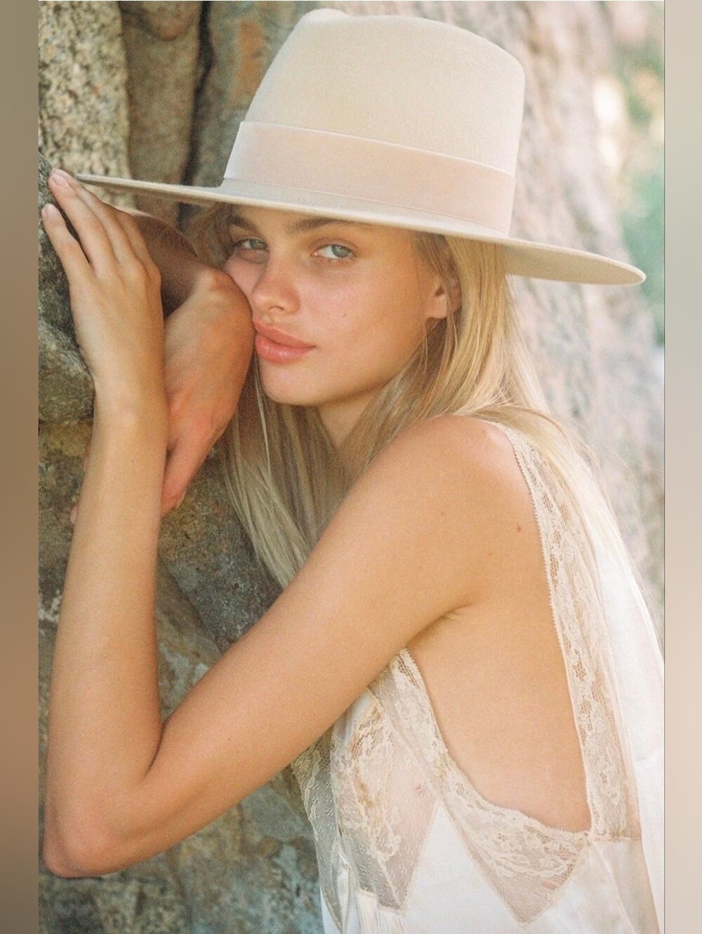LACK of COLOR Beige Benson Tri Hat Australian Wool Velvet Band Womens size Large